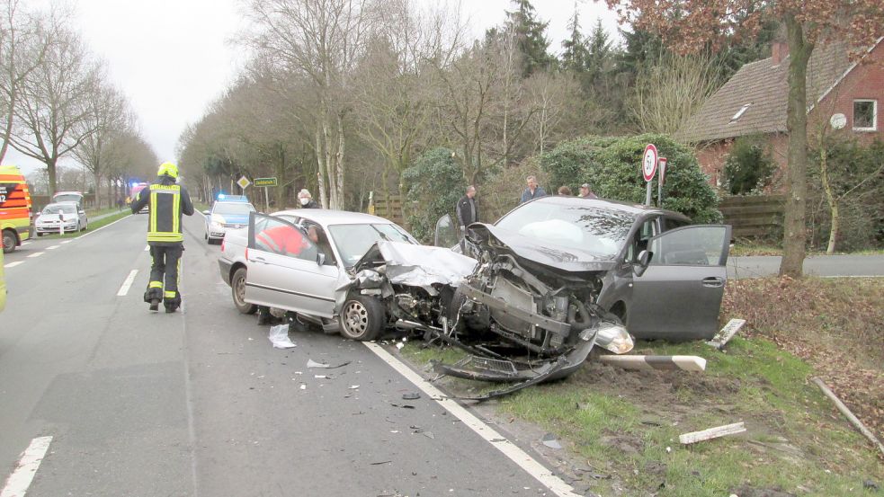 Bei einem schweren Verkehrsunfall auf dem Scharreler Damm wurden mehrere Personen verletzt. Foto: Polizei Stadt Oldenburg/Ammerland