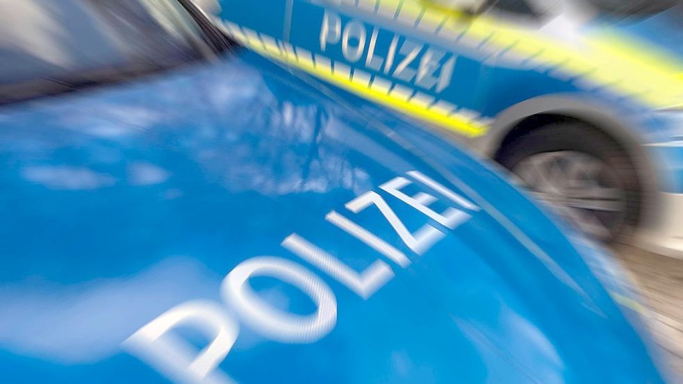 Ein 18-Jähriger ist am Montag nach einem Messerangriff auf seinen eigenen Vater in Bremen in einer Straßenbahn gefasst worden. Foto: imago images / Sven Simon