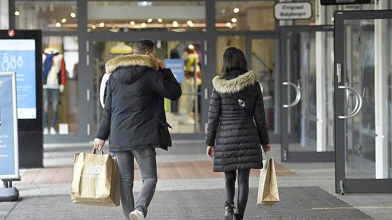 Einkaufen wird immer teurer: Die Inflation steigt auf einen Höchststand. Foto: Robert Jaeger/APA/dpa