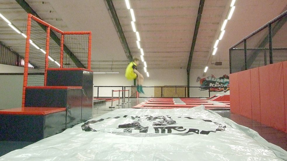Springen, klettern, hüpfen: Im Trampolinpark kann man sich austoben. Foto: Scherzer