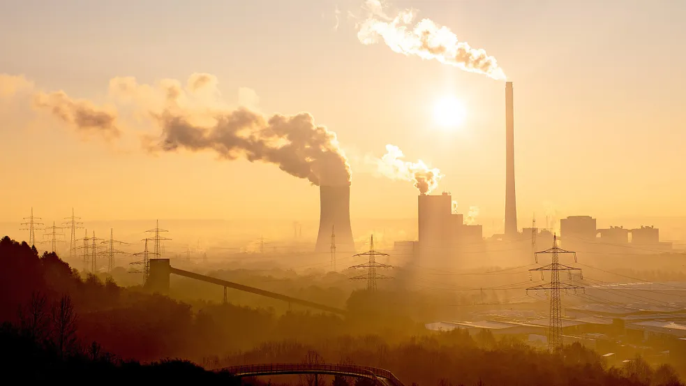 CO2-Emissionen: Die Klimaversprechen großer Firmen führen oft in die Irre. Foto: Marcel Kusch/dpa