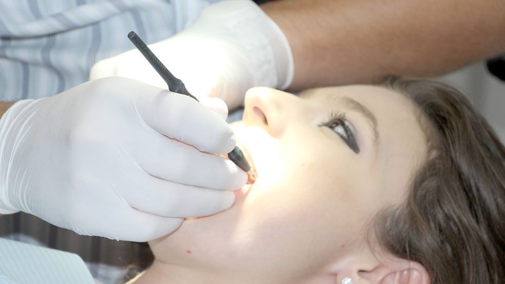 Auch in Zahnarztpraxen gelten Corona-Maßnahmen. Eine Zahnärztin soll sich nicht daran halten. Symbolfoto: Pixabay