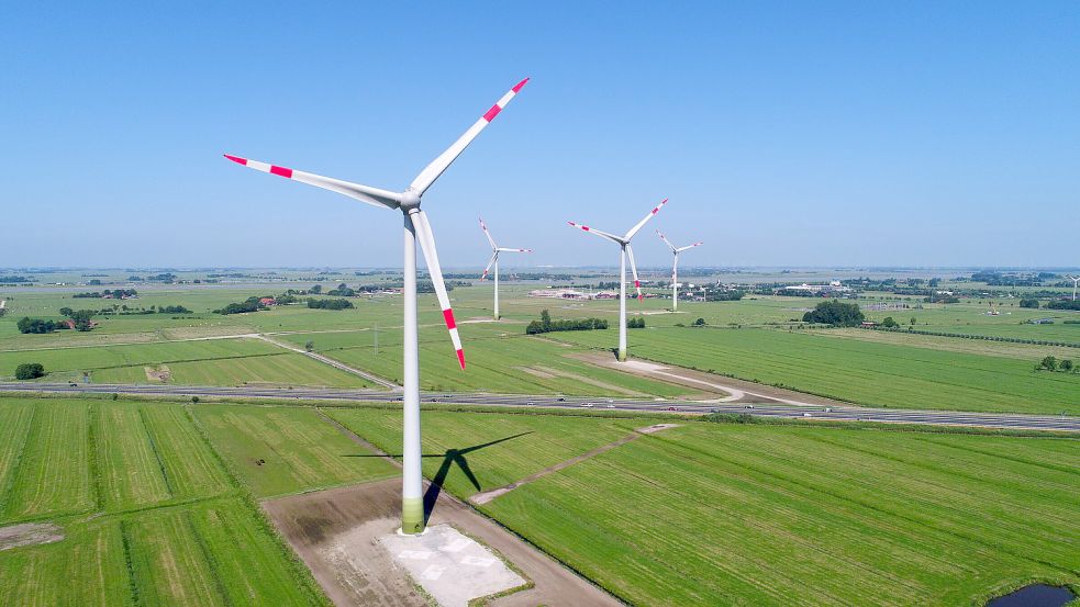 Der Windpark Hohegaste besteht heute aus vier 150 Meter hohen Windrädern. Foto: EWE/Archiv