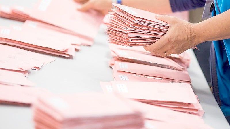 Fast viereinhalb Jahre nach der Bundestagswahl 2017 äußert sich das Bundesverfassungsgericht in Karlsruhe zu einem möglichen Wahlfehler. Foto: picture alliance / Rolf Vennenbernd/dpa