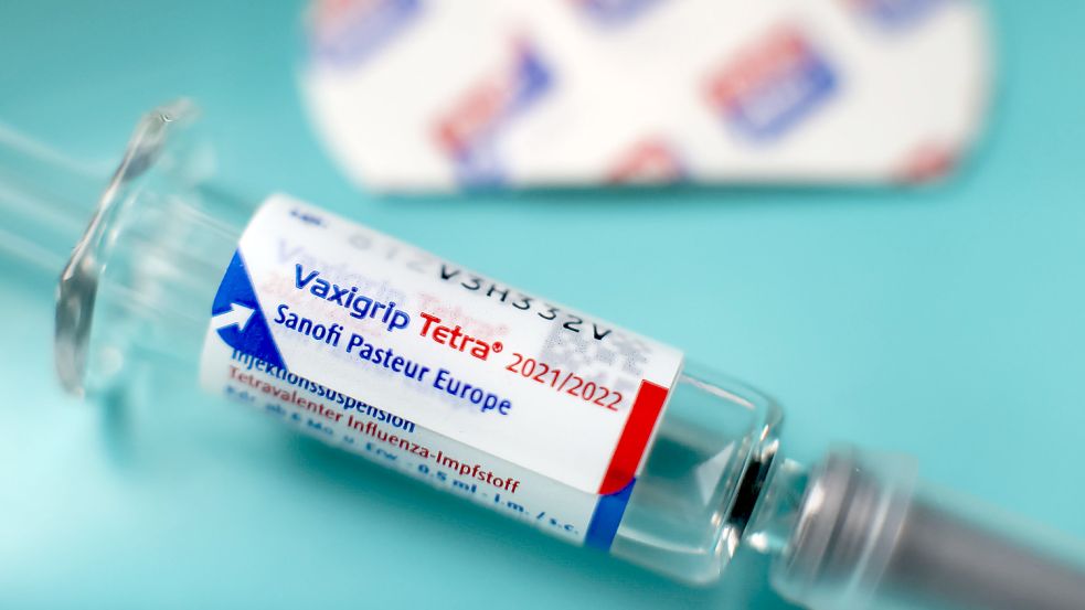 „Vaxigrip Tetra 2021/2022“ vom Hersteller Sanofi Pasteur Europe ist einer der Grippeimpfstoffe in dieser Saison. Foto: Jan Woitas/dpa