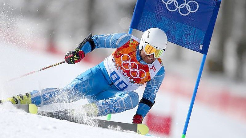 Der iranische Skirennfahrer Hossein Saveh Shemshaki fährt bei den Winterspielen in Sotschi 2014 die Piste herunter. Foto: picture alliance / dpa