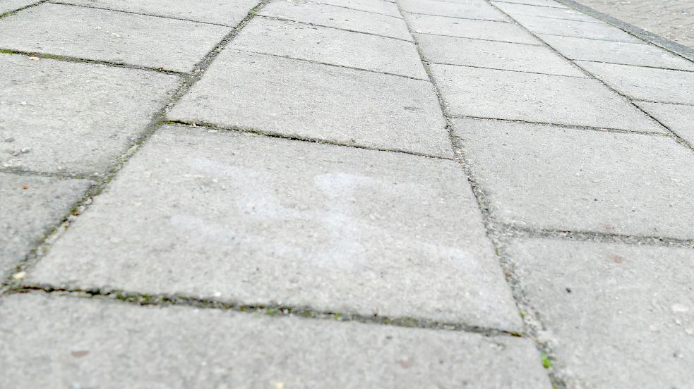 Als das Hakenkreuz auf dem Gehweg entdeckt wurde, war es schon verblichen. Foto: Wieking/Archiv