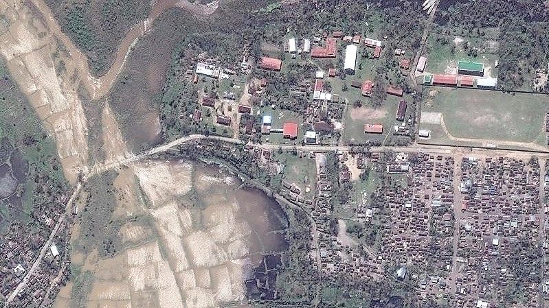Das Satellitenbild zeigt überflutete Straßen, Felder und den Hauptort Nosy Varika in Madagaskar nach dem Tropensturm „Batsirai“. Foto: Uncredited/Satellite image ©2022 Maxar Technologies via AP/dpa