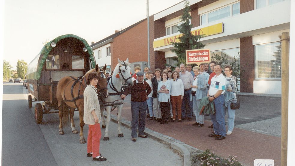 Eine Kutschfahrt nahm 1996 vor dem Tanzstudio in Strücklingen ihren Anfang.