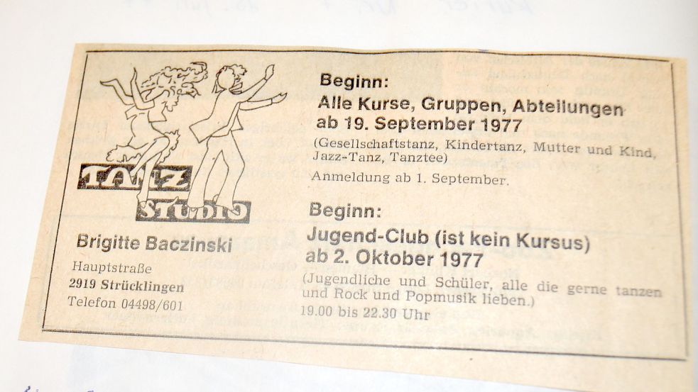 Sorgfältig schnitt die Tanzlehrerin Brigitte Baczinski alle Anzeigen aus, die sie in den Zeitungen aufgab und archivierte sie - auch diese aus der Anfangszeit ihres Strücklinger Studios von Oktober 1977.