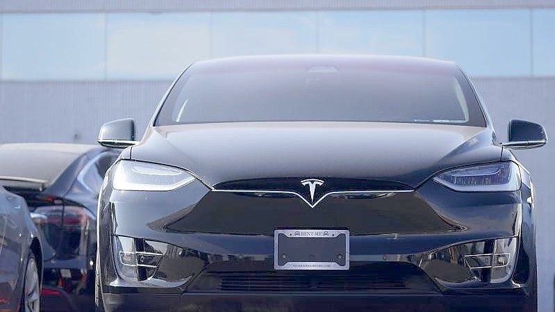 Tesla muss erneut Software-Probleme bei zahlreichen Modellen beheben. Foto: David Zalubowski/AP/dpa