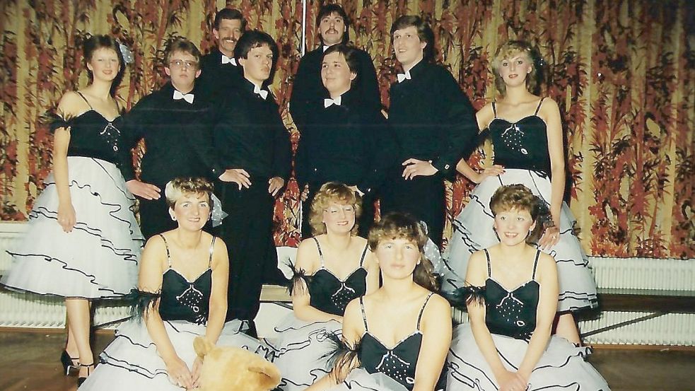 Die Lateinformation des Strücklinger Tanzstudios mit Andree Winkler (mittlere Reihe, vierter von links). Fotos (10): privat