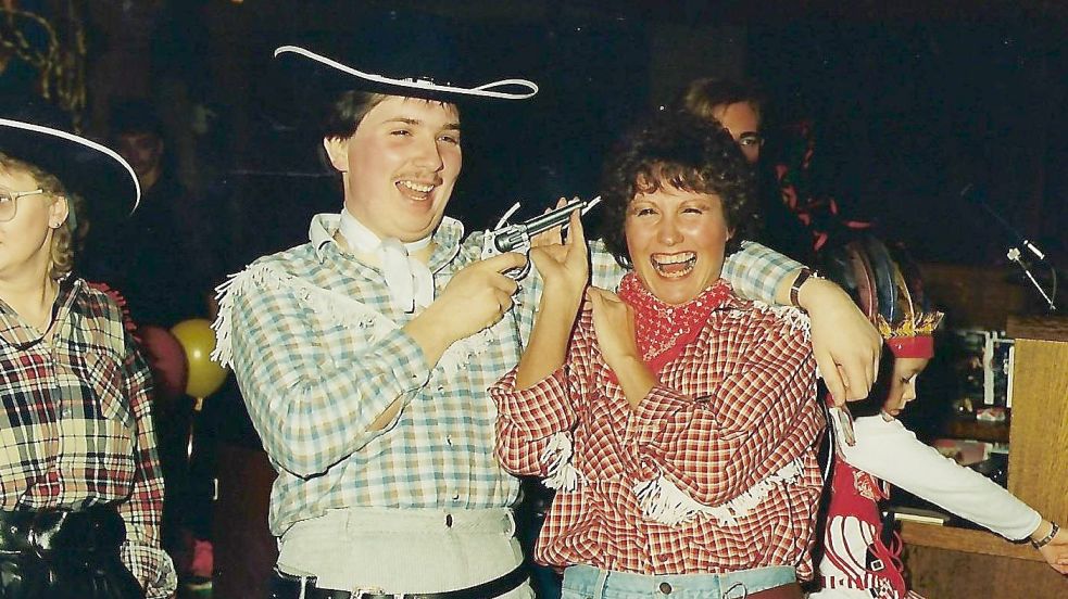 In Wildwestmanier: Tanzlehrer Andree Winkler und Brigitte von Pidoll.