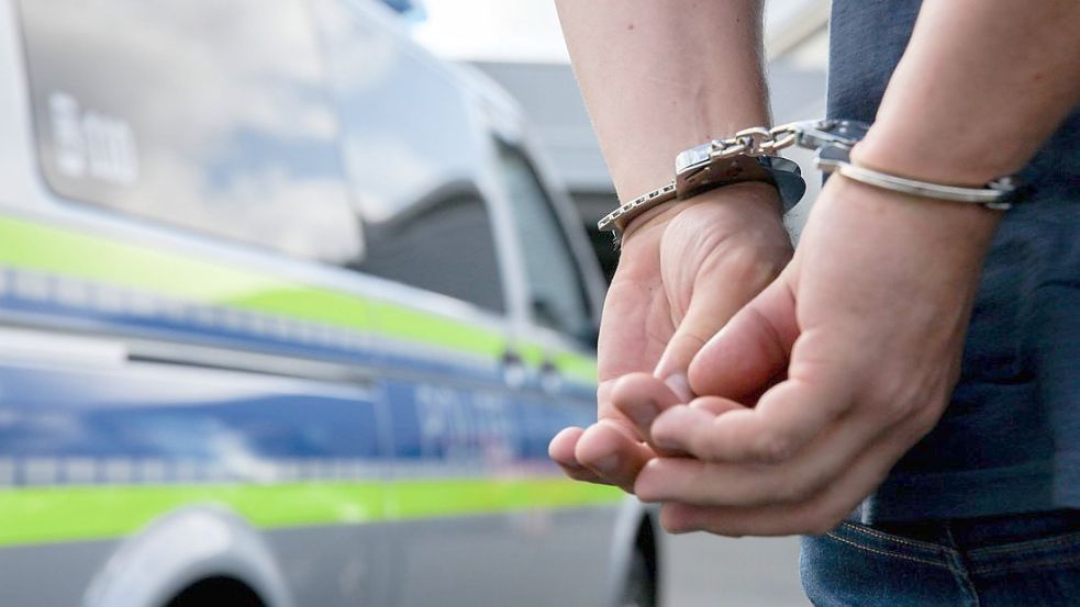 In Bremen ist ein mutmaßlicher Einbrecher in einer Straßenbahn gefasst worden. Foto: imago images / Fotostand (Symbolfoto)
