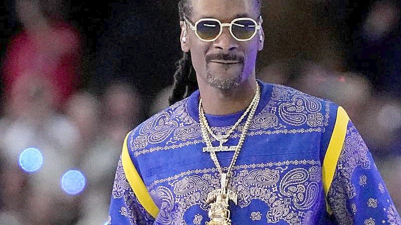 Rapper Snoop Dogg bei der Halbzeitpause des 56. Super Bowl. Foto: Tony Gutierrez/AP/dpa