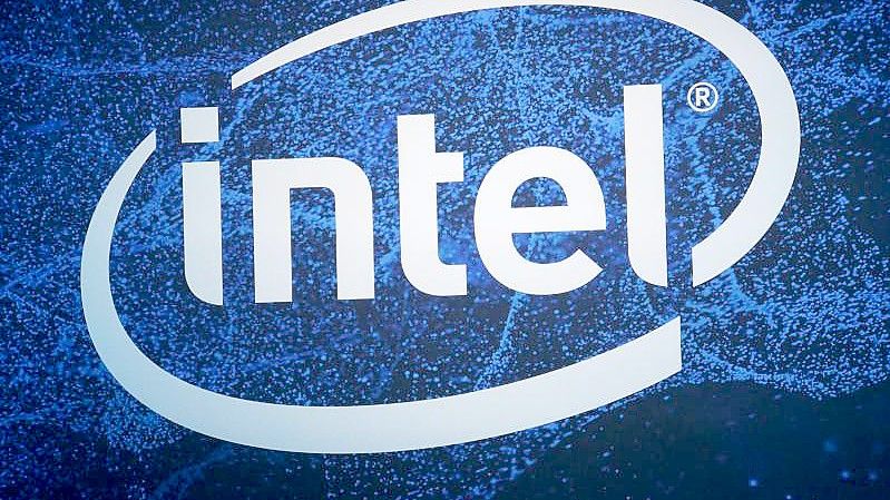 Intel will mit der Übernahme seine Fertigungskapazitäten ausbauen. Foto: Christoph Dernbach/dpa