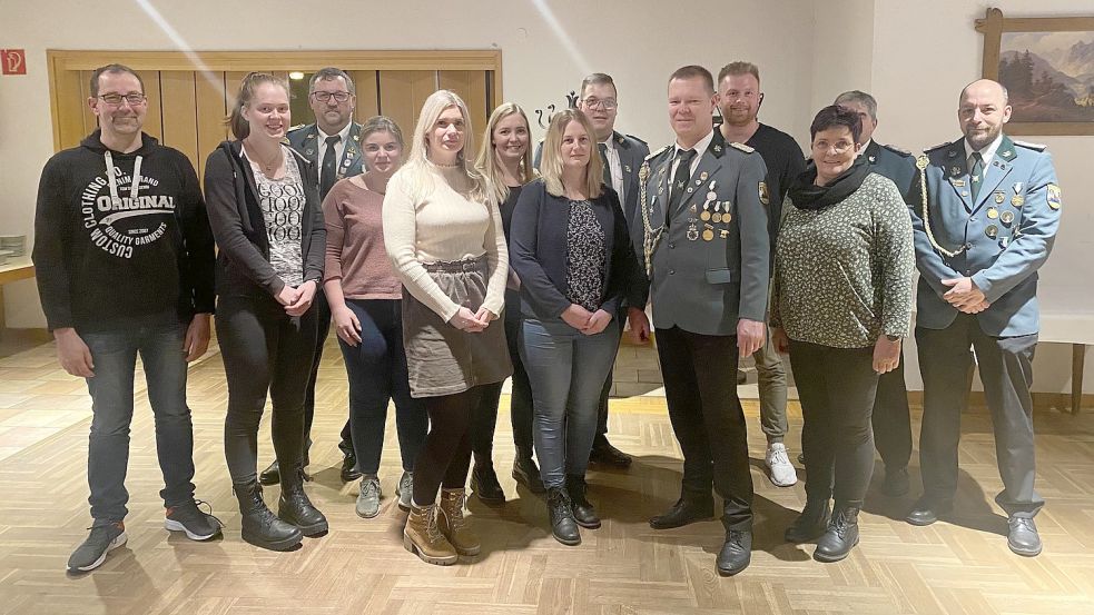 Der Vorstand von „Gut Ziel“ Strücklingen (von links): Frank Schulte, Ilka Ernst, Dieter Pfeiffer, Sonka Reents, Kerstin Geesen, Mareike Fugel, Erika Hertema, Marco Fugel, Konrad Fugel, Jonas Stalljann, Grit Fugel, Matthias Ahlers und Thorsten Krummen. Foto: privat
