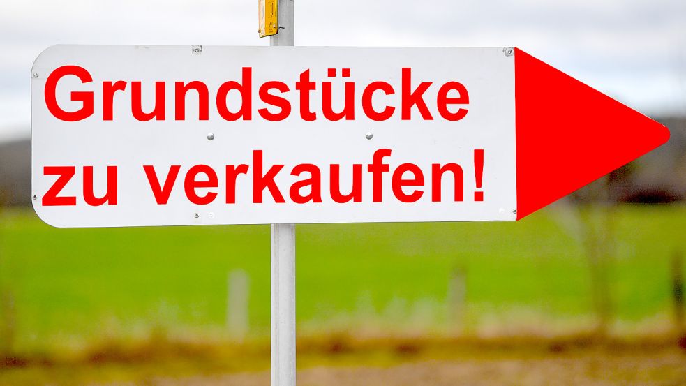 Um Grundstückspreise niedrig zu halten, vermarkten die Kommunen im Nordkreis Cloppenburg viele Baulandflächen selbst. Foto: Pleul/DPA