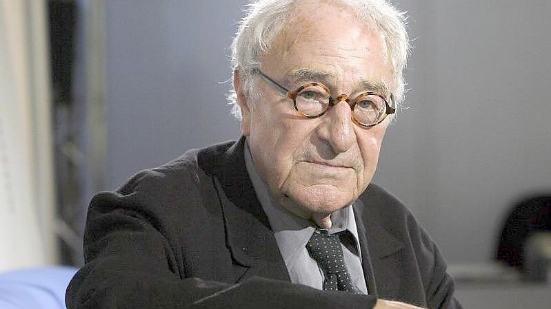 Peter Merseburger ist im Alter von 93 Jahren in Berlin gestorben. Foto: Arno Burgi/dpa-Zentralbild/dpa