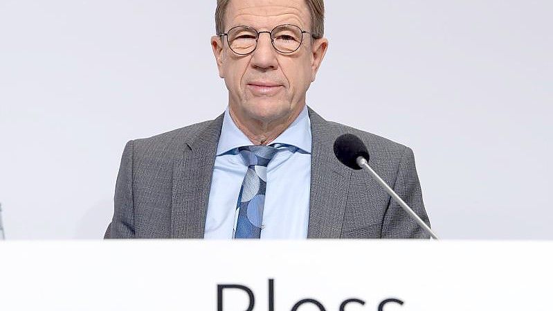 Reinhard Ploss, Vorstandsvorsitzender Infineon, übergibt in seiner letzten Hauptversammlung den Chefposten an seinen Nachfolger. Foto: Sven Hoppe/dpa
