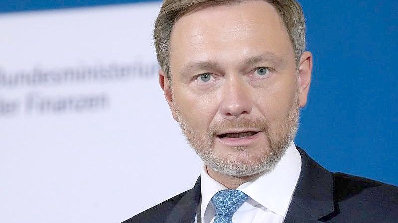 FDP-Finanzminister Christian Lindner will die Bürger bei steigenden Energiepreisen entlasten. Foto: Michael Sohn/POOL AP/dpa