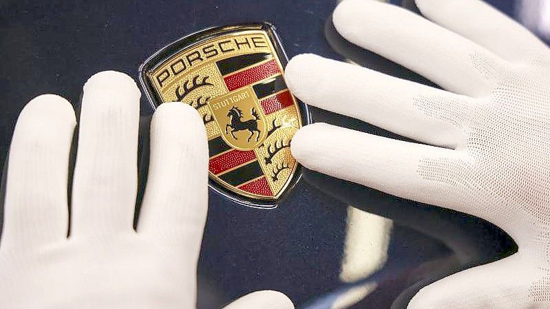 Mit Porsche und der zweiten Premiumtochter Audi fährt der VW-Konzern die größten Gewinne ein. Foto: Jan Woitas/dpa-Zentralbild/dpa