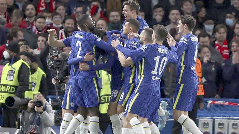 Die Spieler des FC Chelsea jubeln über das Tor zum 1:0 gegen OSC Lille durch Kai Havertz. Foto: Ian Walton/AP/dpa