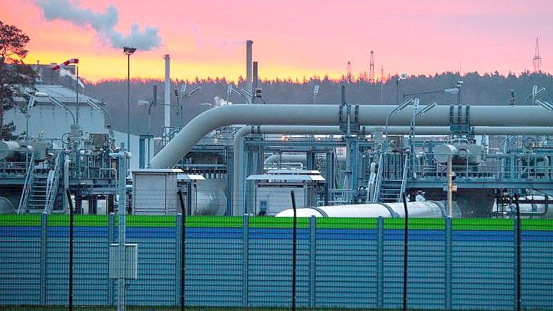 Blick auf Rohrsysteme und Absperrvorrichtungen in der Gasempfangsstation der Ostseepipeline Nord Stream 2 in Lubmin. Foto: Stefan Sauer/dpa