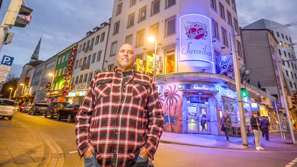 Ex-Rockerboss Frank Hanebuth vor der „Sansibar“ in Hannover. Foto: imago images/Henning Scheffen