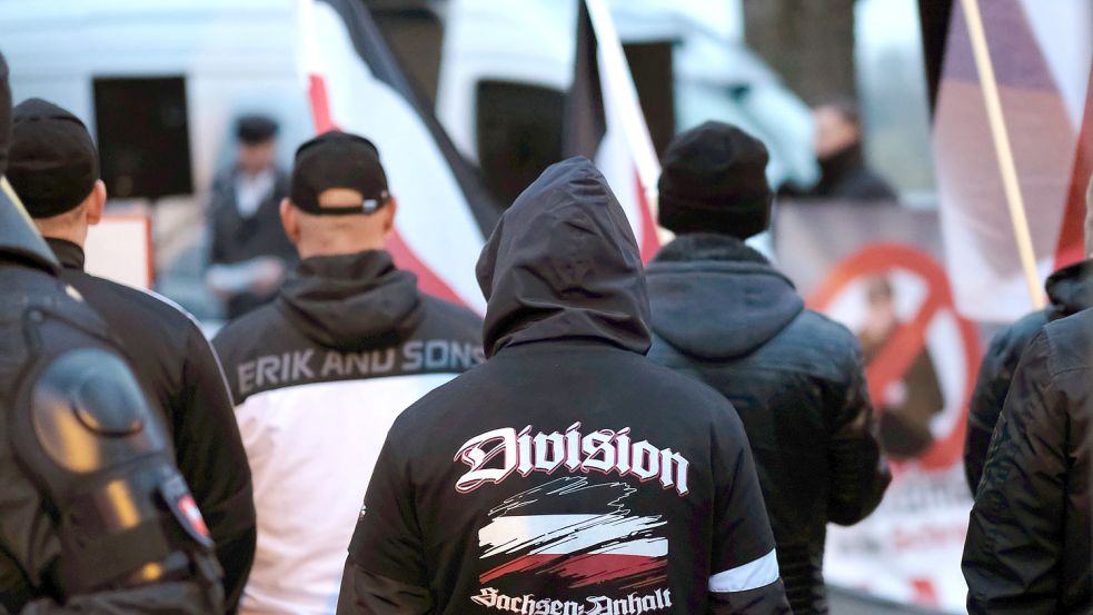 Immer mehr Neonazis zieht es in den Osten Deutschlands. (Archivbild) Foto: dpa/Ole Spata