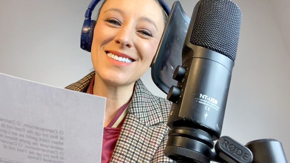 Die Sängerin, Moderatorin und Plattdeutsch-Aktivistin Annie Heger versucht gerade, so viele Bühnentermine wie möglich zu spielen. Foto: Archiv