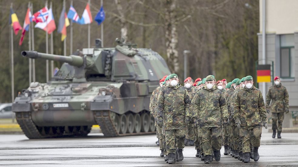 Experten äußern sich kritisch zu Mängeln bei der Bundeswehr. (Symbolbild) Foto: Mindaugas Kulbis/dpa