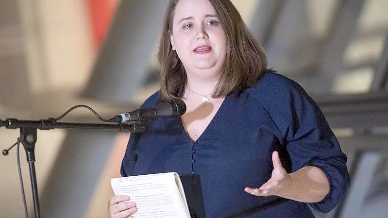 Gründen-Vorsitzende Ricarda Lang hat sich hinter die Entscheidung der Bundesregierung gestellt, doch Waffen an die Ukraine zu liefern. Foto: Christophe Gateau/dpa