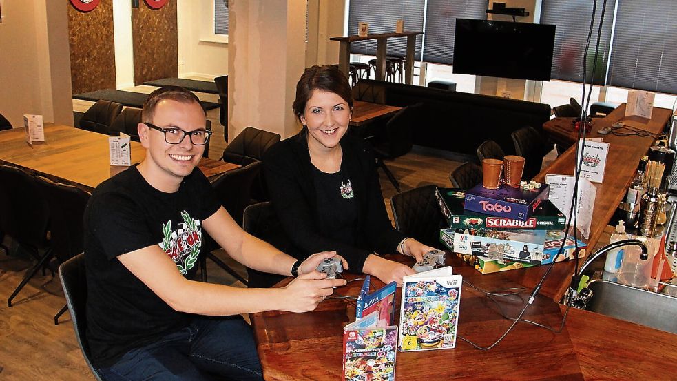 Suchen einen Abnehmer für das „Game On“ in Papenburg: Thomas und Anna Mokros. Foto: Daniel Gonzales-Tepper/Archiv