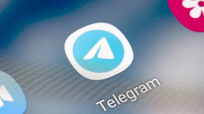 Vor allem die App Telegram ist in Russland weit verbreitet. Foto: Fabian Sommer/dpa