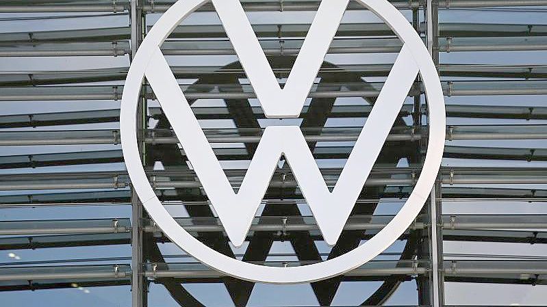 Wegen des Kriegs in der Ukraine: Volkswagen setzt sein Russland-Geschäft aus. Foto: Swen Pförtner/dpa