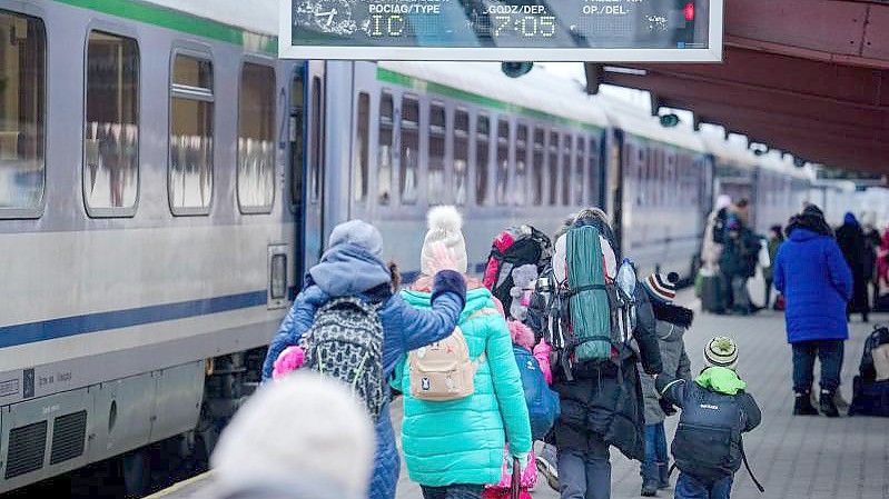 Mehr als eine Million Menschen sind seit dem russischen Angriffskrieg auf die Ukraine auf der Flucht. Tausende von ihnen kommen auch nach Deutschland. Foto: Kay Nietfeld/dpa