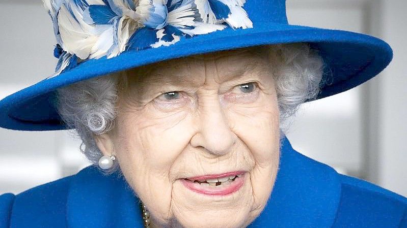 Die britische Königin Elizabeth II. spendet aus ihrem Privatvermögen an die Katastrophenhilfe für die Ukraine. Foto: Jane Barlow/PA Wire/dpa