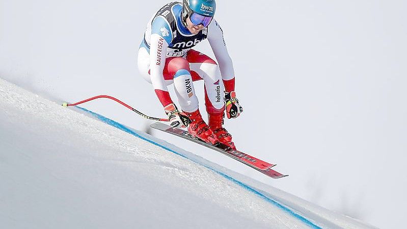 Der Skirennfahrer Niels Hintermann aus der Schweiz gewann zeitgleich mit dem Kanadier Cameron Alexander die Abfahrt in Kvitfjell. Foto: Gabriele Facciotti/AP/dpa