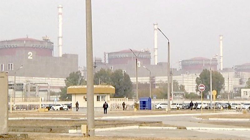 Gelände des Atomkraftwerks Saporischschja. Hier ist es zu einem Brand gekommen. Erhöhte Strahlung ist bislang nicht gemessen worden. Foto: Uncredited/AP/dpa