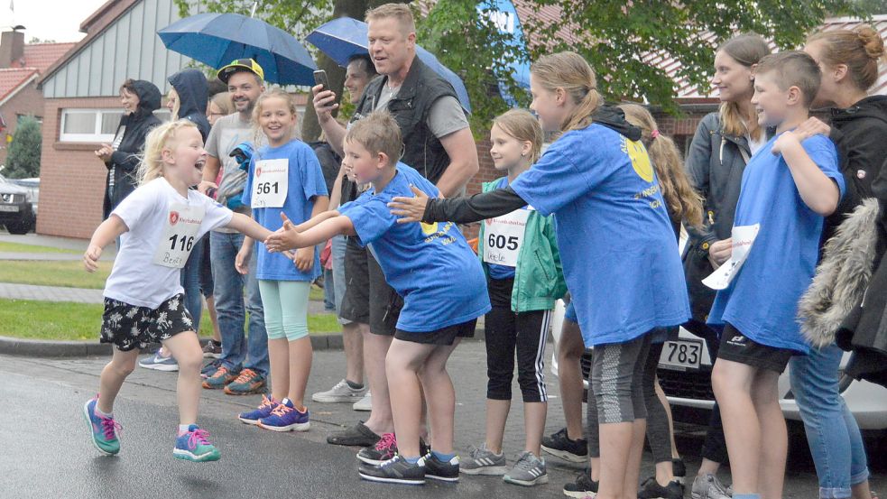 Der Kleinbahnlauf erfreut sich gewöhnlich auch bei den Kindern großer Beliebtheit. Hier ein Foto aus dem Jahr 2018. Archivfoto: Weers