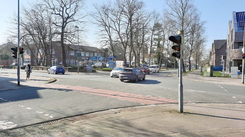 Wer zu schnell links abbiegt, nimmt dem Gegenüber an der Annenstraße, Ecke Heisfelder Straße die Vorfahrt. Folge: durchgefallen. Foto: Kierstein