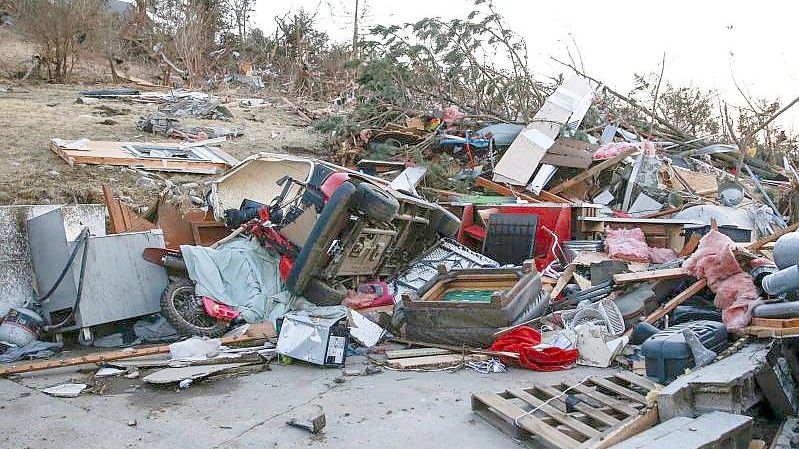 Die Überreste eines Hauses liegen nach einem Tornado im US-Bundesstaat Iowa zwischen Trümmern verstreut. Foto: Bryon Houlgrave/The Des Moines Register/AP/dpa