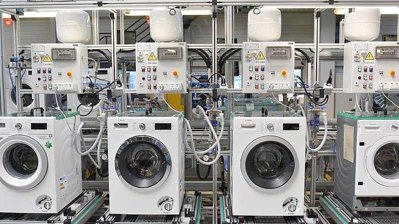 Im brandenburgischen Nauen werden Waschmaschinen produziert. Foto: Ralf Hirschberger/dpa-Zentralbild/dpa