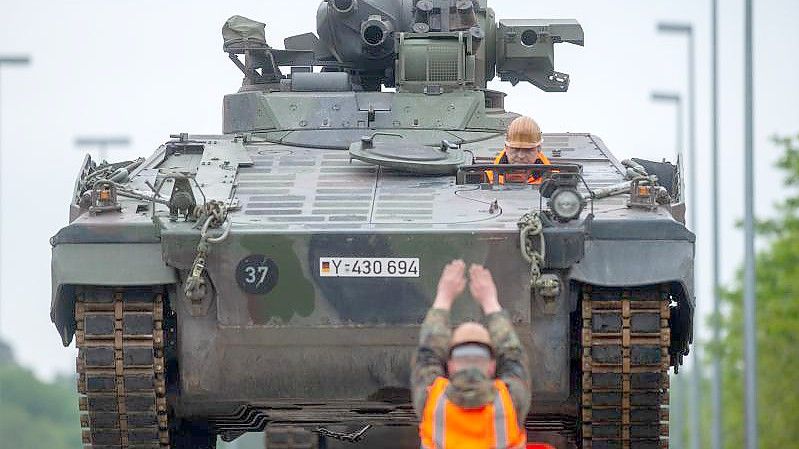 Ein Panzer vom Typ Marder. Foto: Klaus-Dietmar Gabbert/dpa