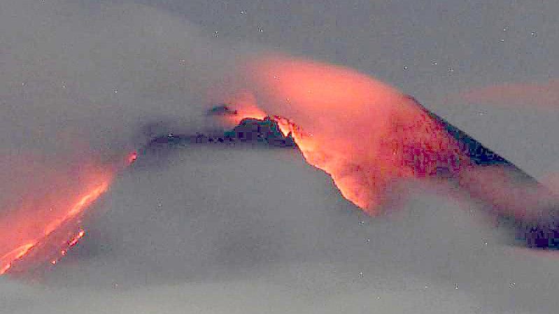 Der mehr als 2900 Meter hohe Merapi ist ein sogenannter Stratovulkan. Foto: Ranto Kresek/AP/dpa