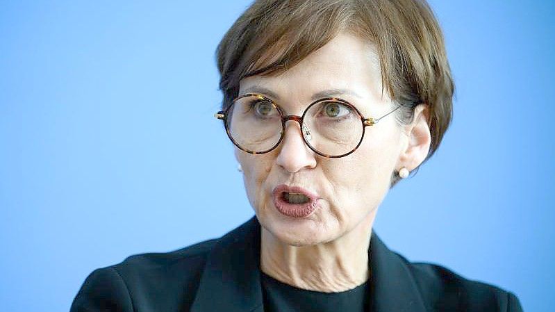 Bettina Stark-Watzinger (FDP) macht sich dafür stark, dass Lehrerinnen und Lehrer, die aus der Ukraine fliehen mussten, an deutschen Schulen unterrichten werden. Foto: Bernd von Jutrczenka/dpa