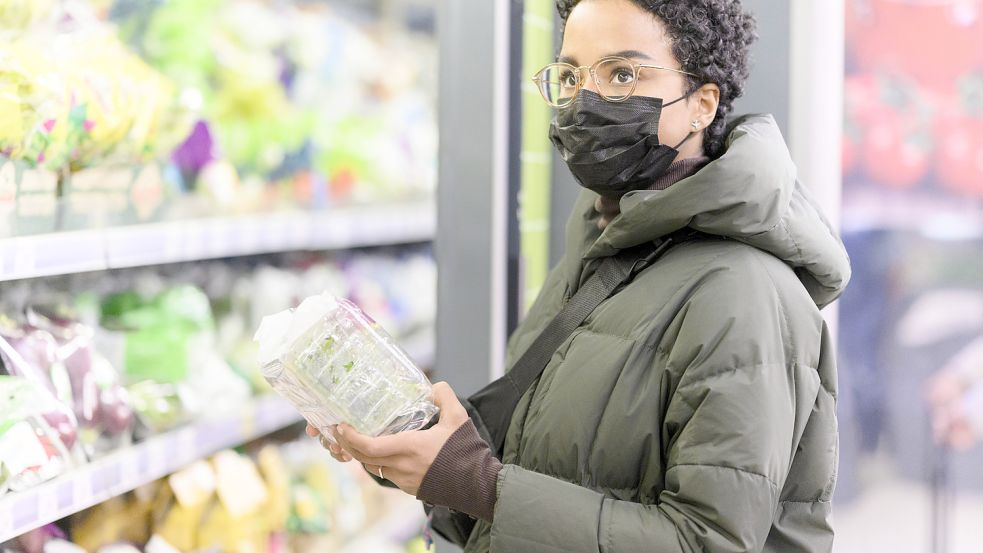 Ohne Maske in den Supermarkt? Heute undenkbar. Foto: imago images/Westend61