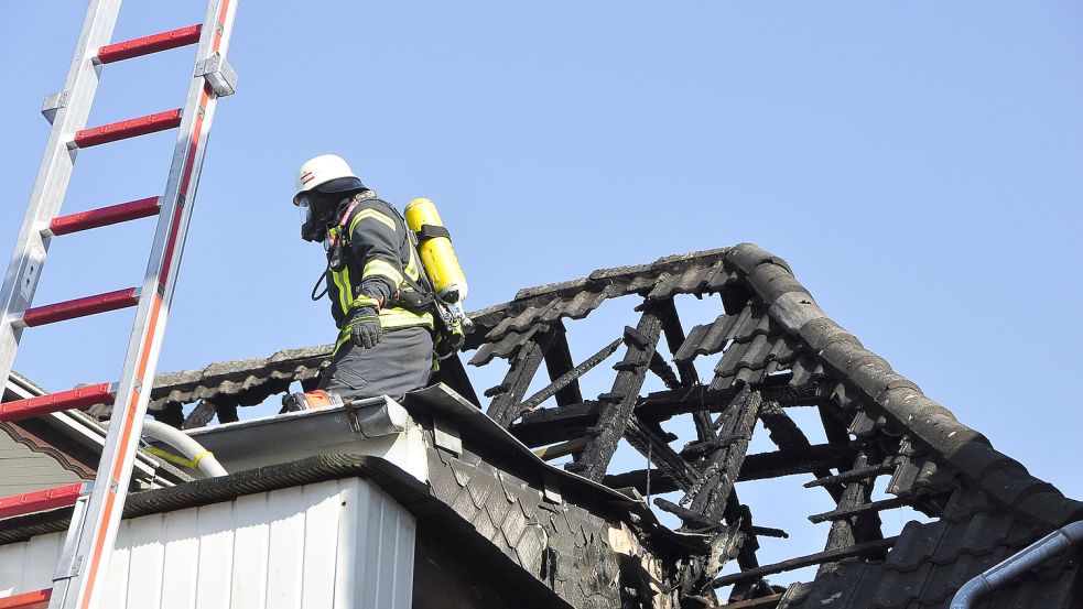 Noch bis in den Nachmittag war die Feuerwehr im Einsatz. Foto: Wolters