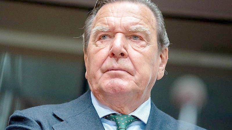Altkanzler Gerhard Schröder soll angeblich nach Moskau gereist sein. Foto: Kay Nietfeld/dpa